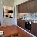 Luxury With Large Terrace And Jacuzzi Next To Famous Historic Walls Of Апартаменты