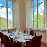 Luxury With Large Terrace And Jacuzzi Next To Famous Historic Walls Of Апартаменты