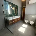Апартаменты Luxury With Large Terrace And Jacuzzi Next To Famous Historic Walls Of *