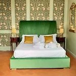 Luxury With Large Terrace And Jacuzzi Next To Famous Historic Walls Of Лукка