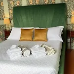 Апартаменты Luxury With Large Terrace And Jacuzzi Next To Famous Historic Walls Of Лукка