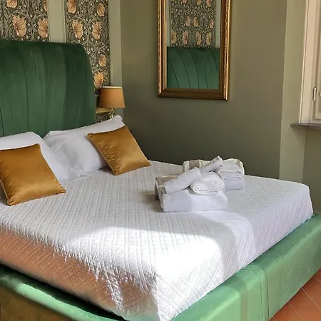 Luxury With Large Terrace And Jacuzzi Next To Famous Historic Walls Of Апартаменты